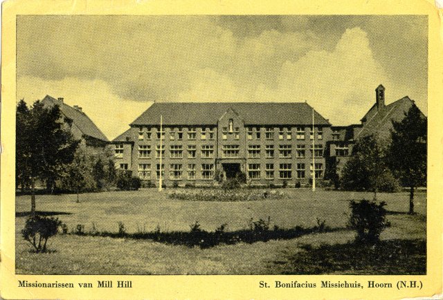 Het gebouw St. Bonifacius Missiehuis aan de Blauwe Berg omstreeks 1950.
